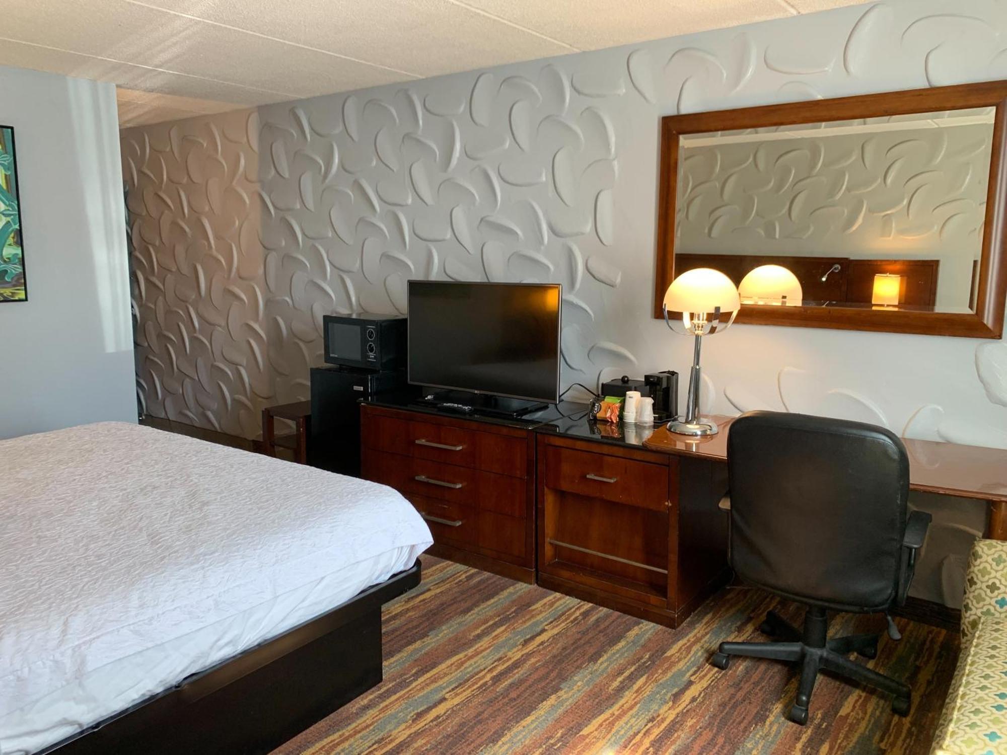Albany Airport Inn Екстер'єр фото