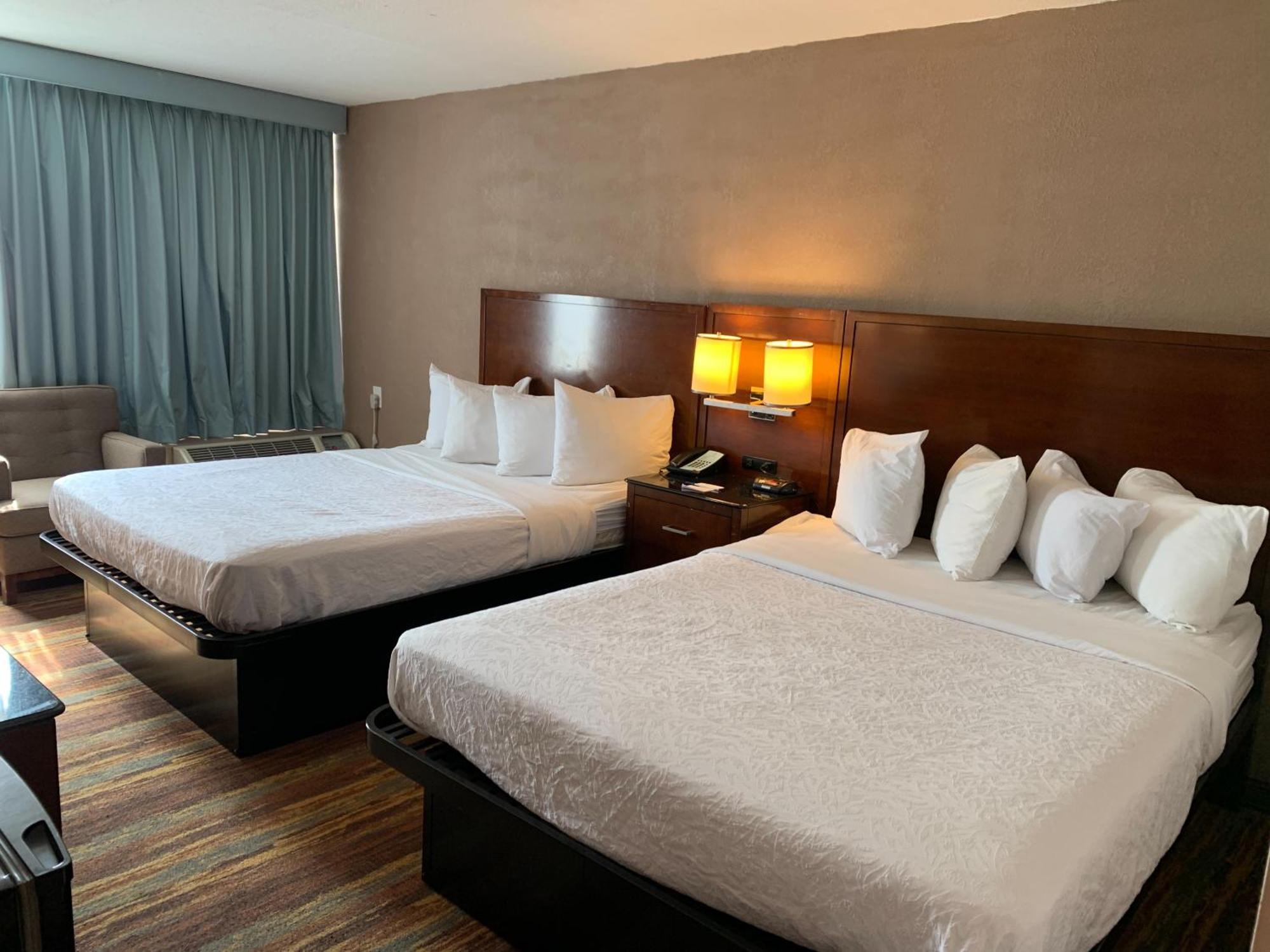 Albany Airport Inn Екстер'єр фото